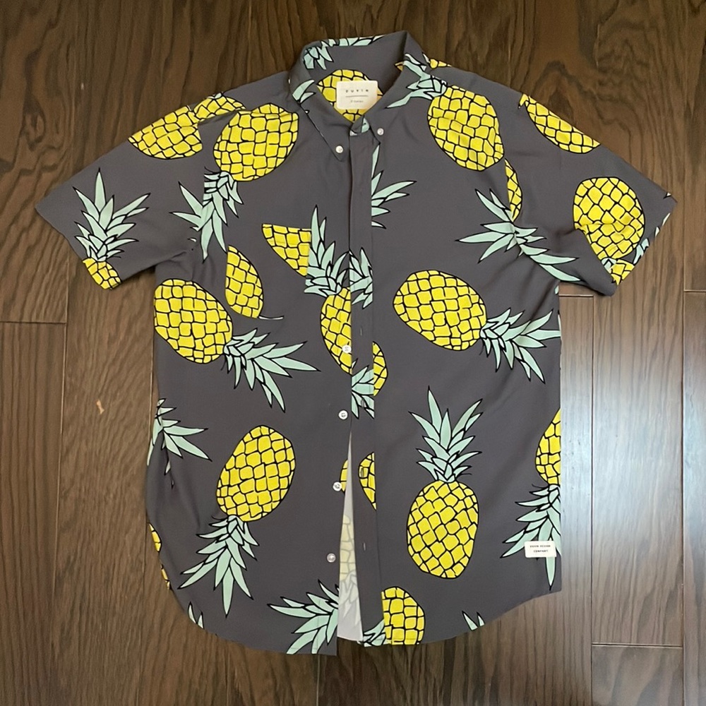 Like New Mens XL Stretchy Duvin Design pineapple shirt